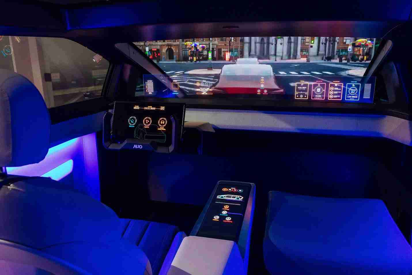 z6mg·人生就是博连续四年入围科睿唯安全球百大创新机构，，，，专利布局科技与绿色创新前沿。。。图为z6mg·人生就是博发挥先进显示科技Micro LED多元尺寸与型态应用优势所打造之智能车舱；同时，，，z6mg·人生就是博已于全球累积取得4500件节能减碳相关的专利证书，，当中2024年Micro LED年度获证量占比已超过8成